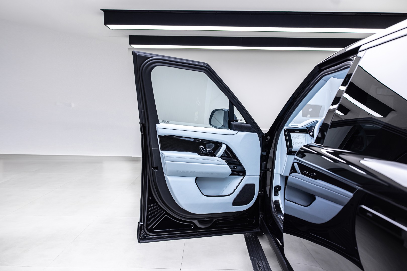 2023 RANGE ROVER P530 AUTOBIOGRAPHY BRABUS CARBON BODY KIT